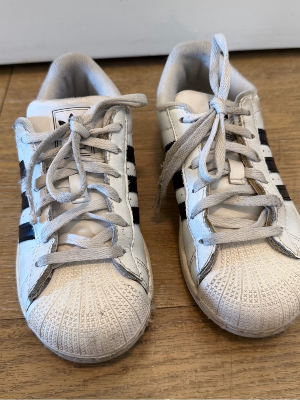 adidas superstar Kids White Sneakers with Black Stripes size 1 - Picture 3 of 5